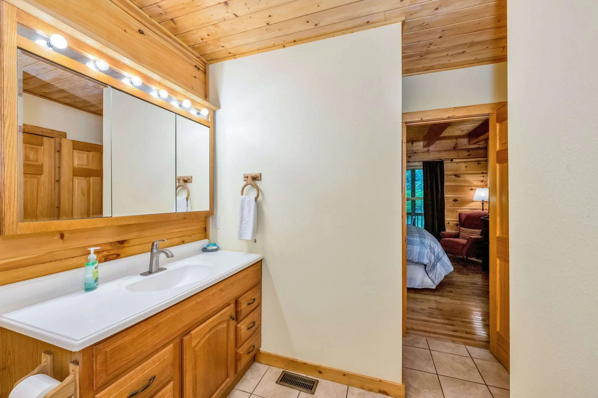 Image number 3 for the current listing