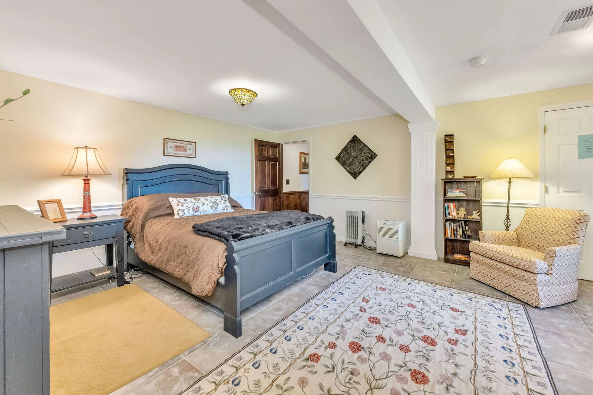 Image number 11 for the current listing