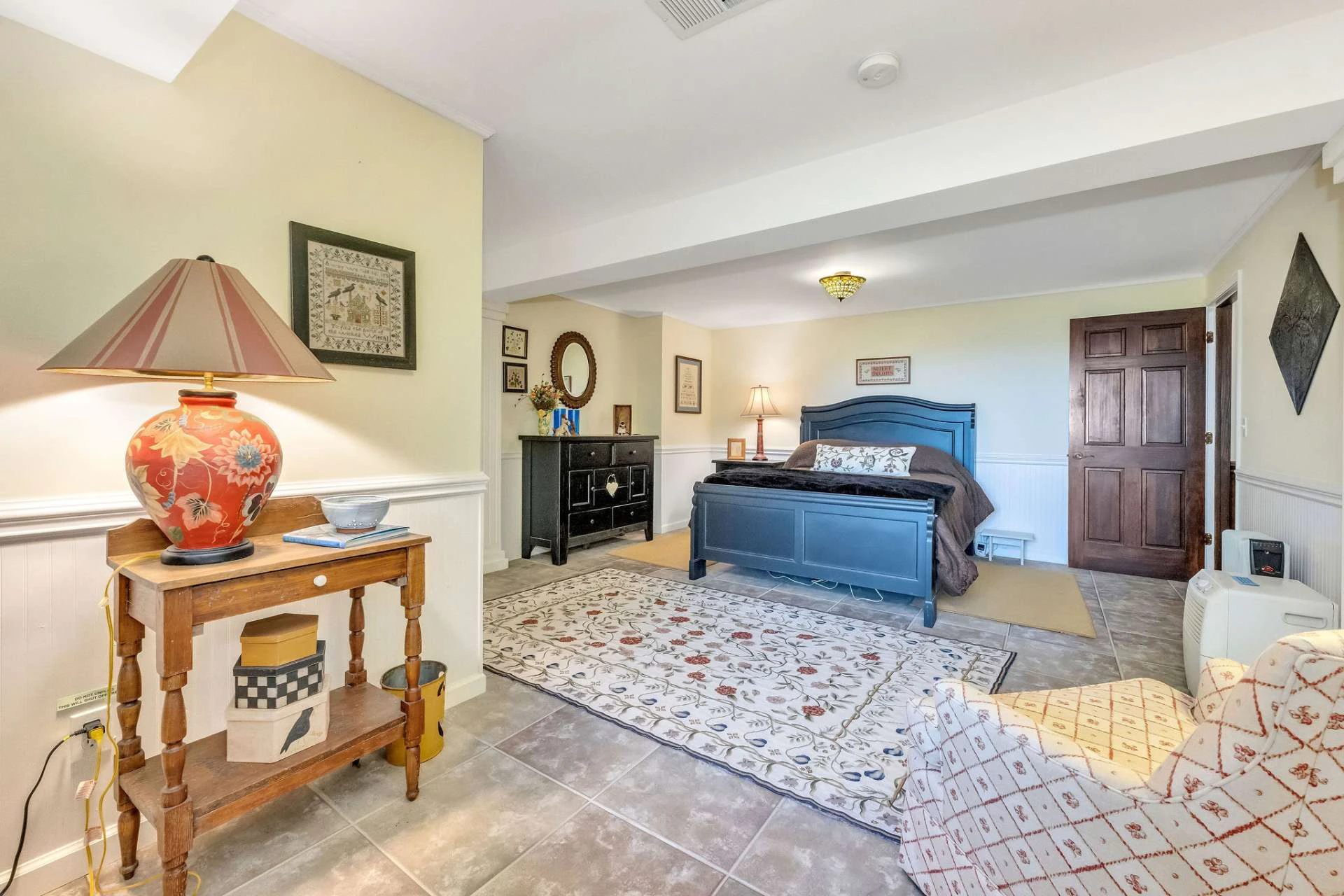 Image number 12 for the current listing