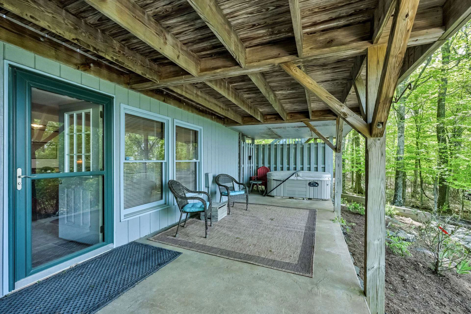Image number 18 for the current listing