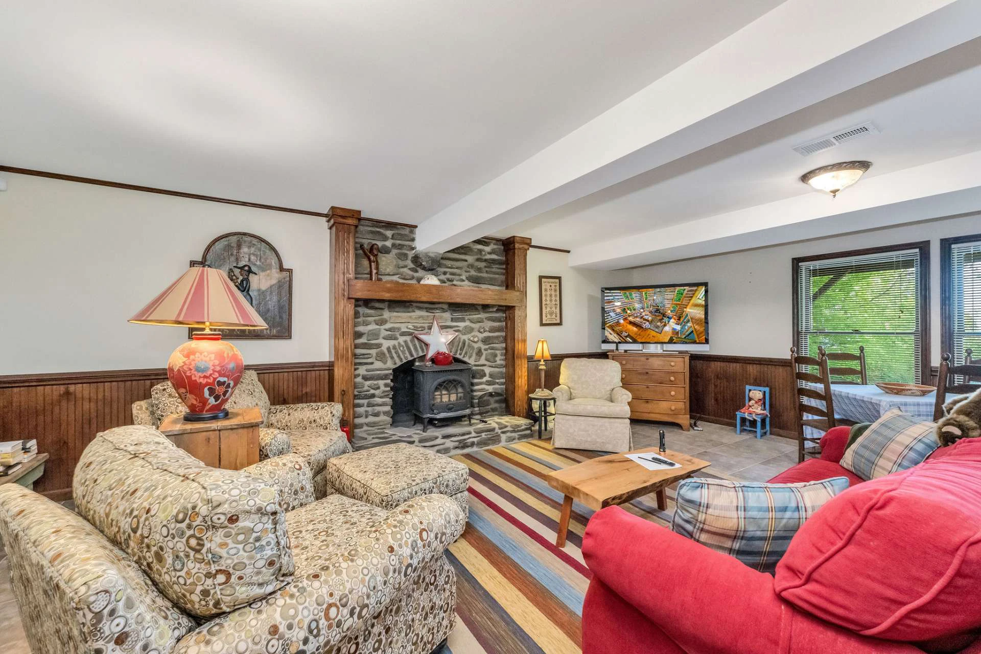 Image number 15 for the current listing