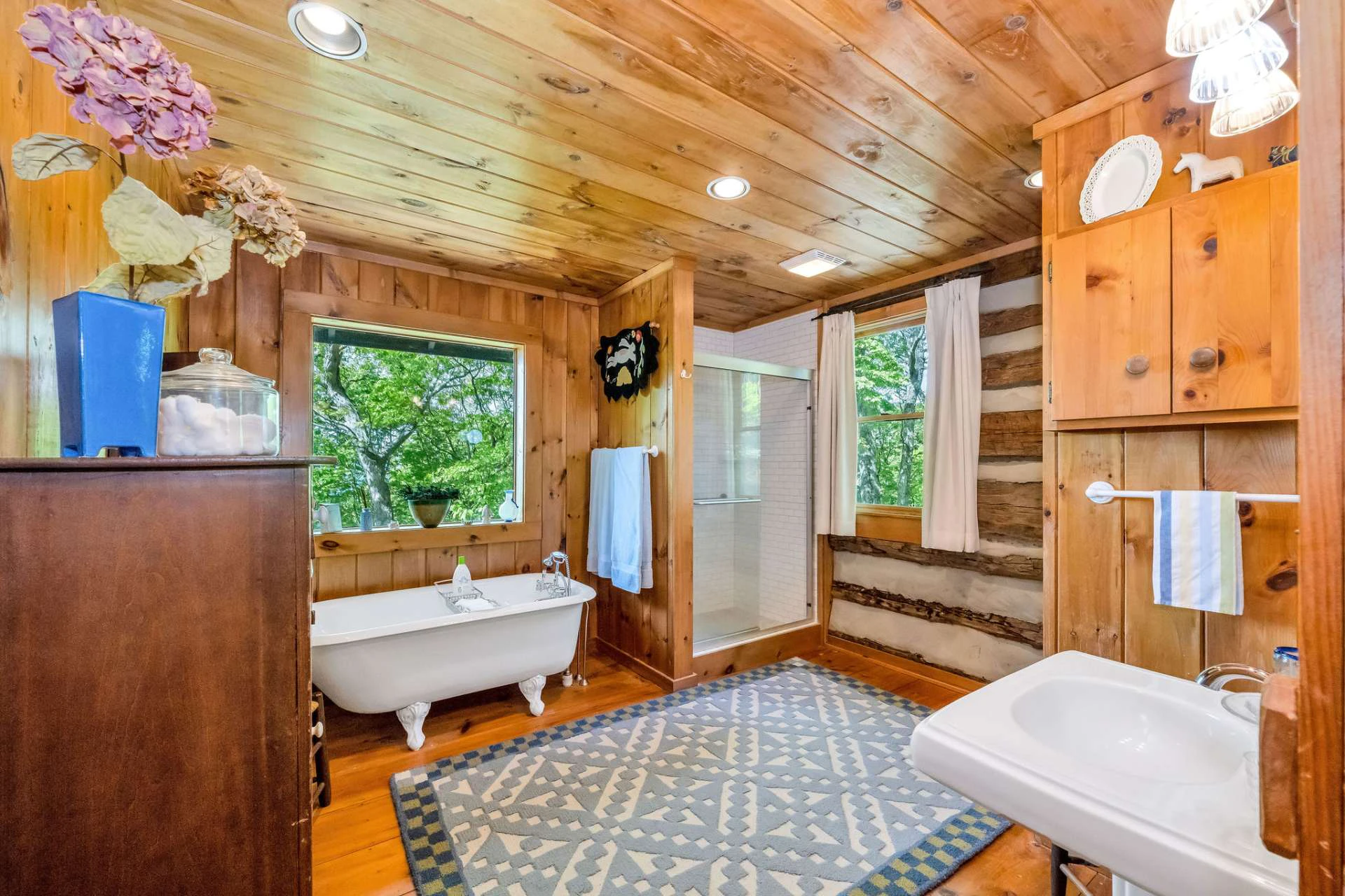 Image number 14 for the current listing