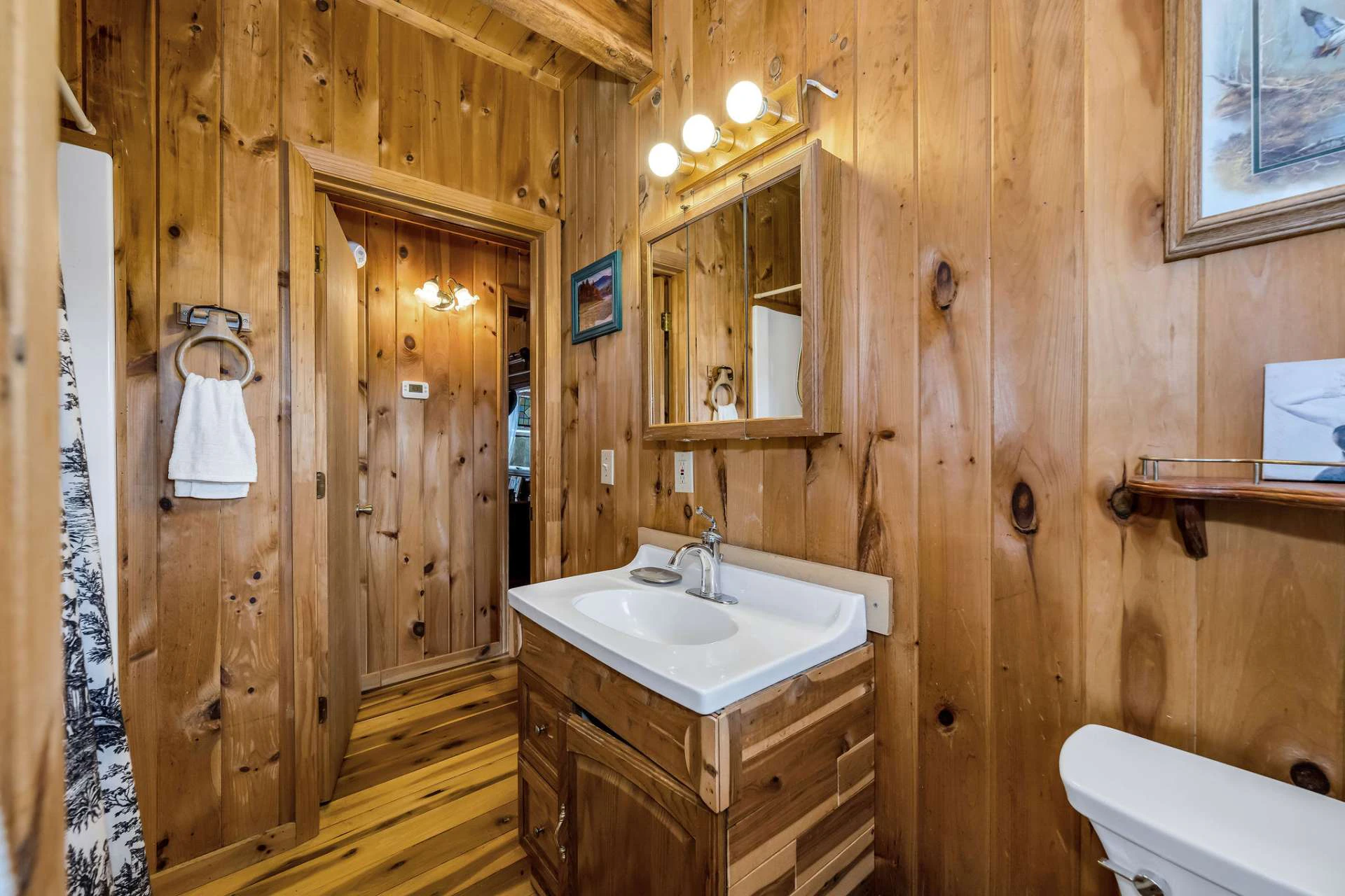 Image number 3 for the current listing