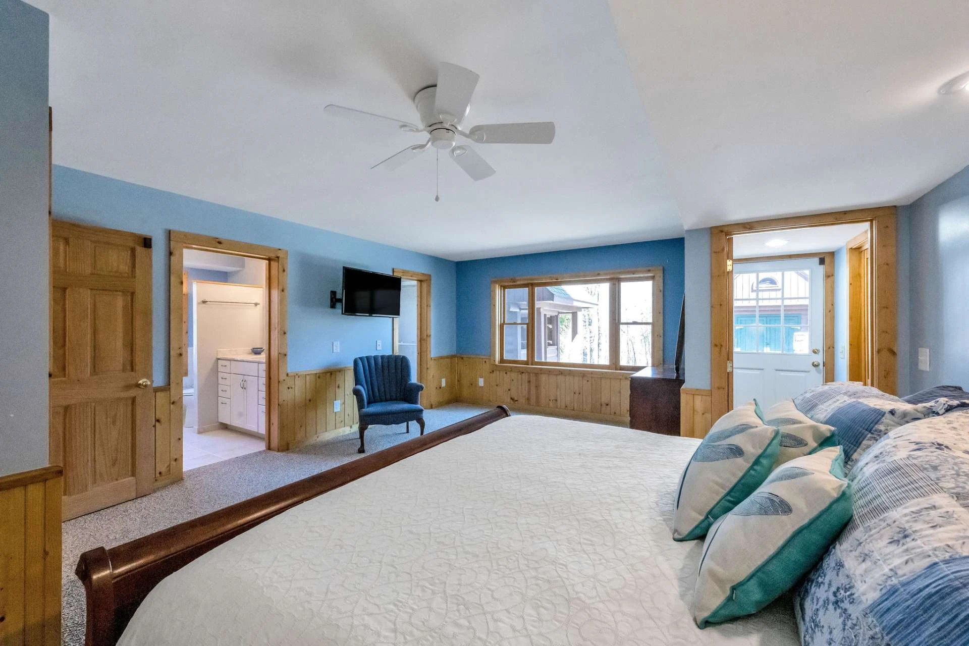Image number 11 for the current listing