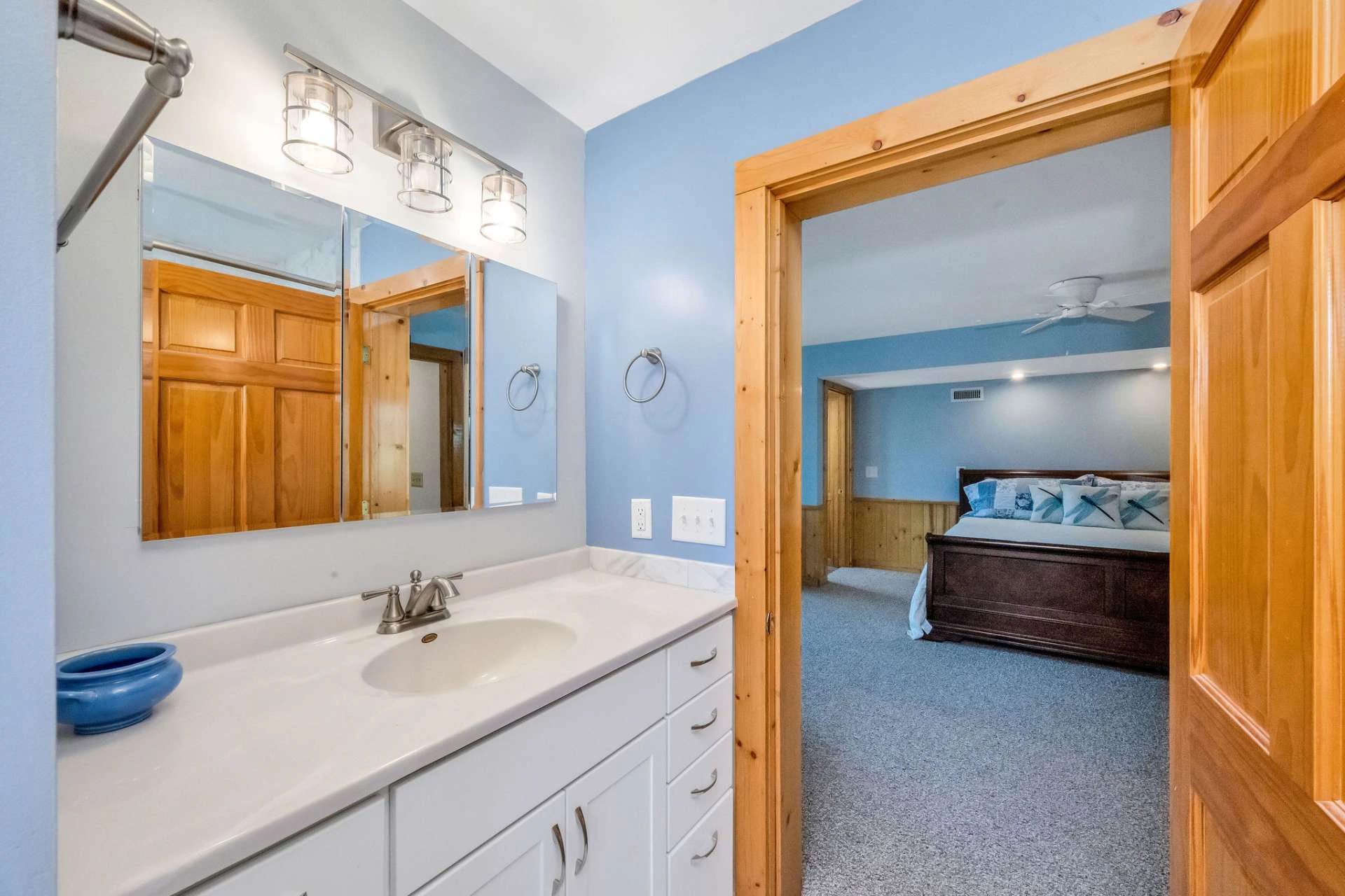 Image number 2 for the current listing