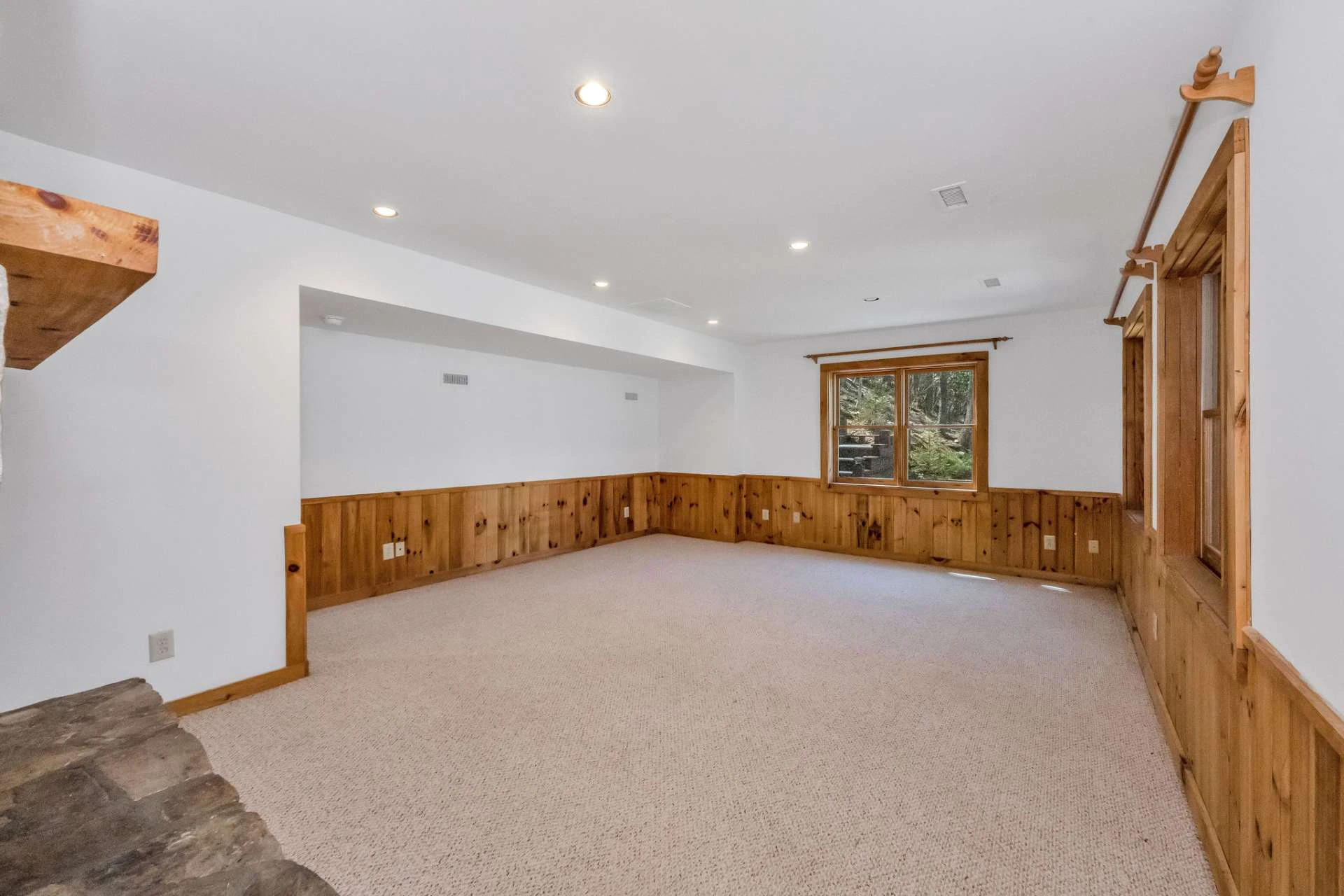 Image number 18 for the current listing
