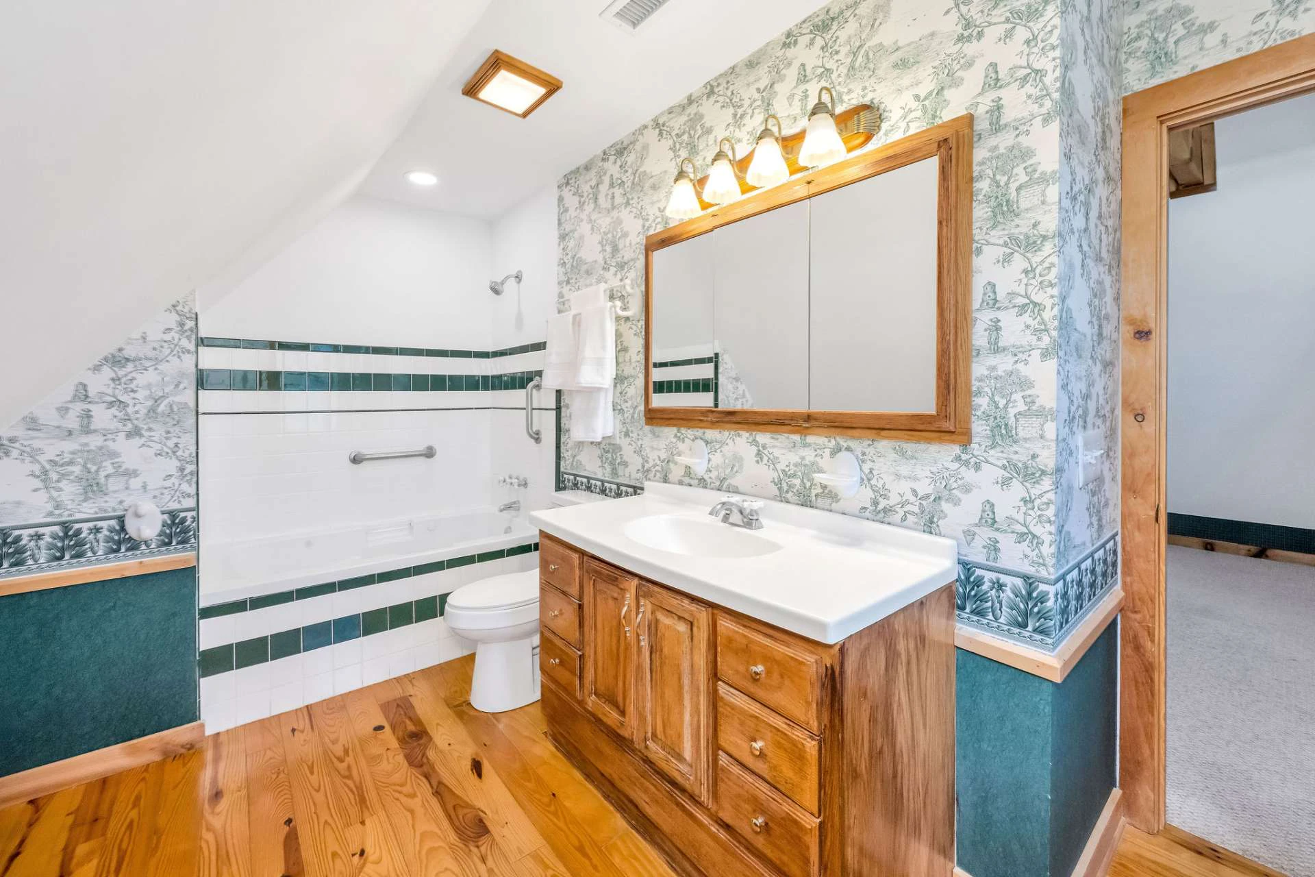 Image number 3 for the current listing