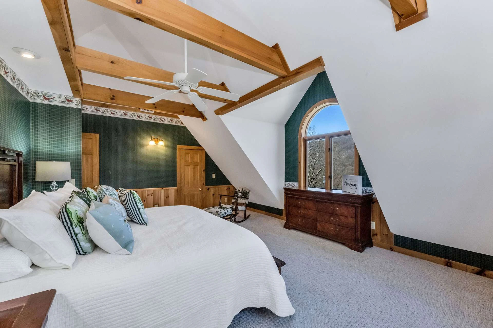 Image number 4 for the current listing