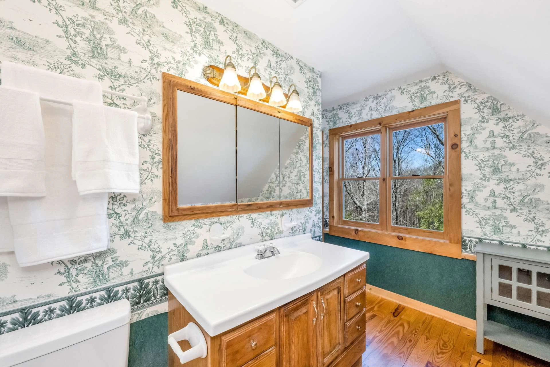 Image number 6 for the current listing