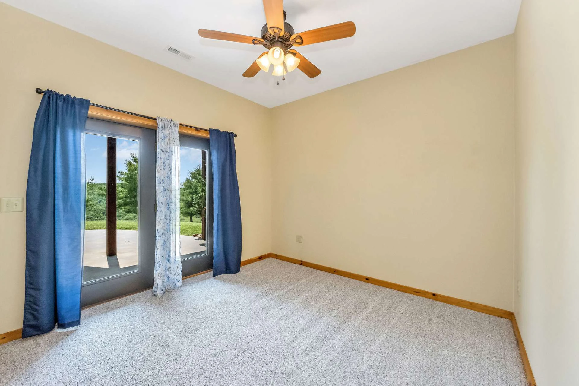 Image number 2 for the current listing