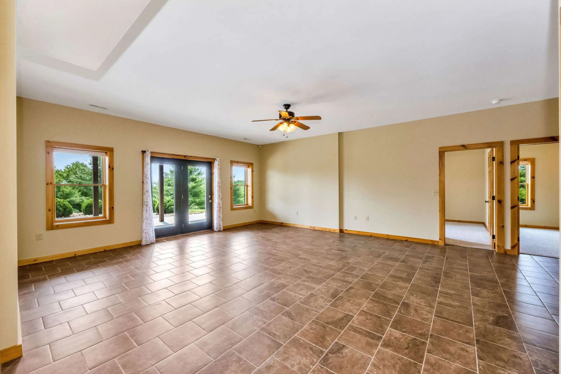 Image number 18 for the current listing