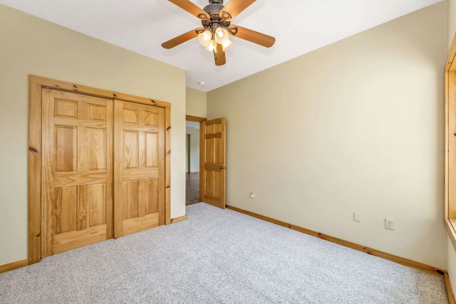 Image number 21 for the current listing