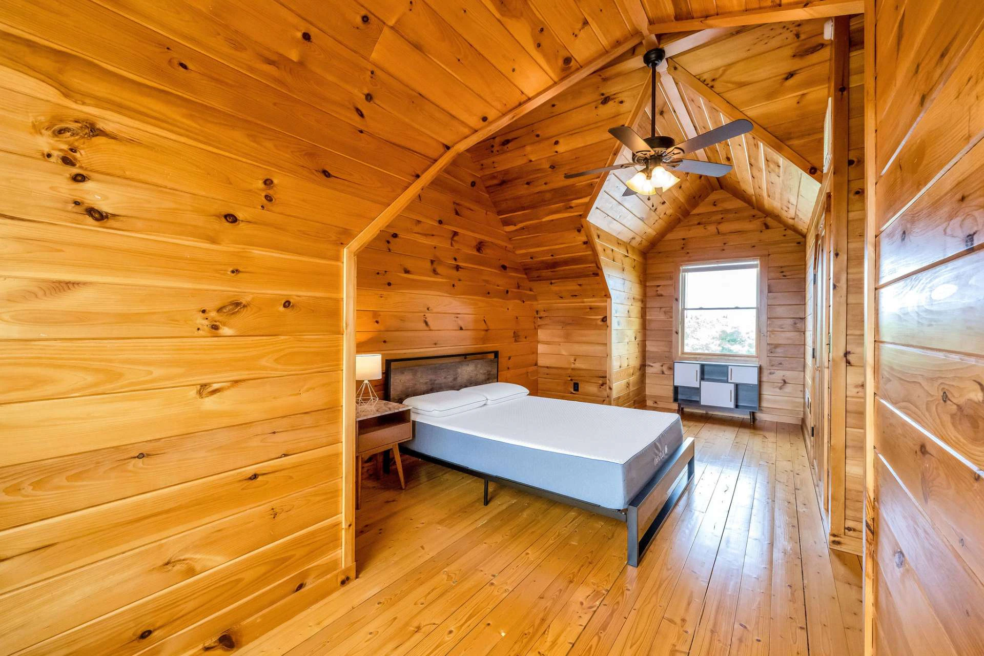 Image number 9 for the current listing