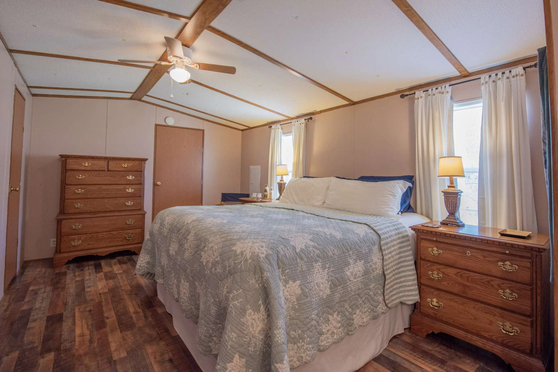 Image number 3 for the current listing