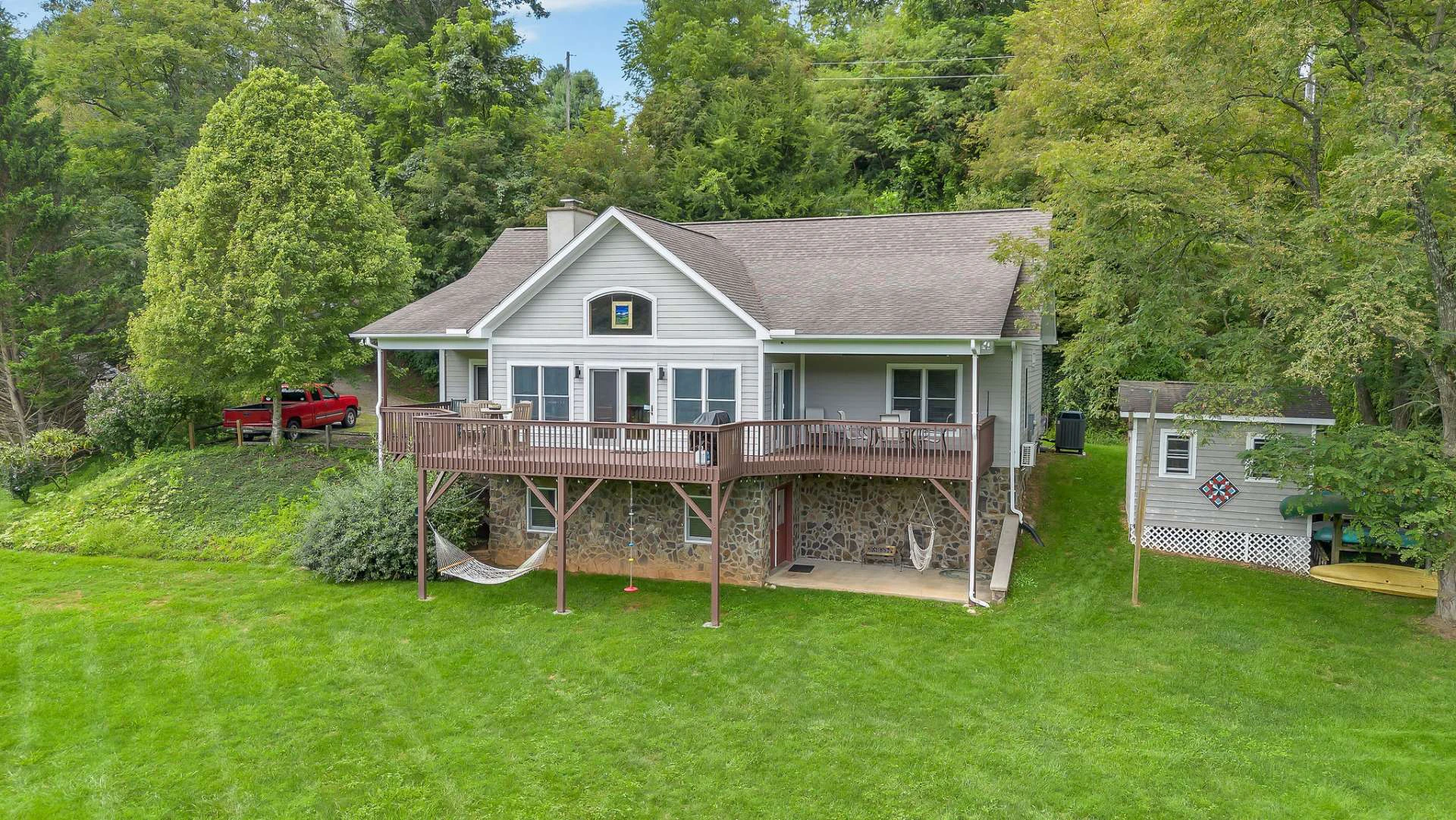 Image number 17 for the current listing