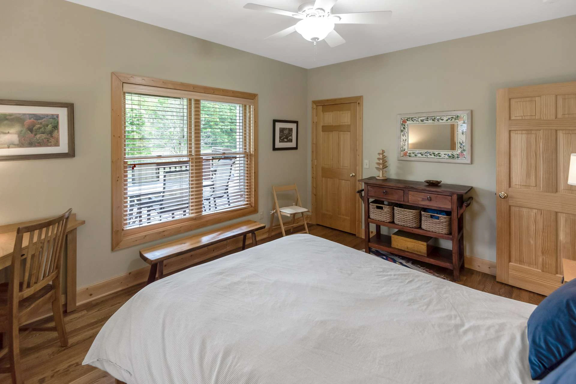Image number 3 for the current listing