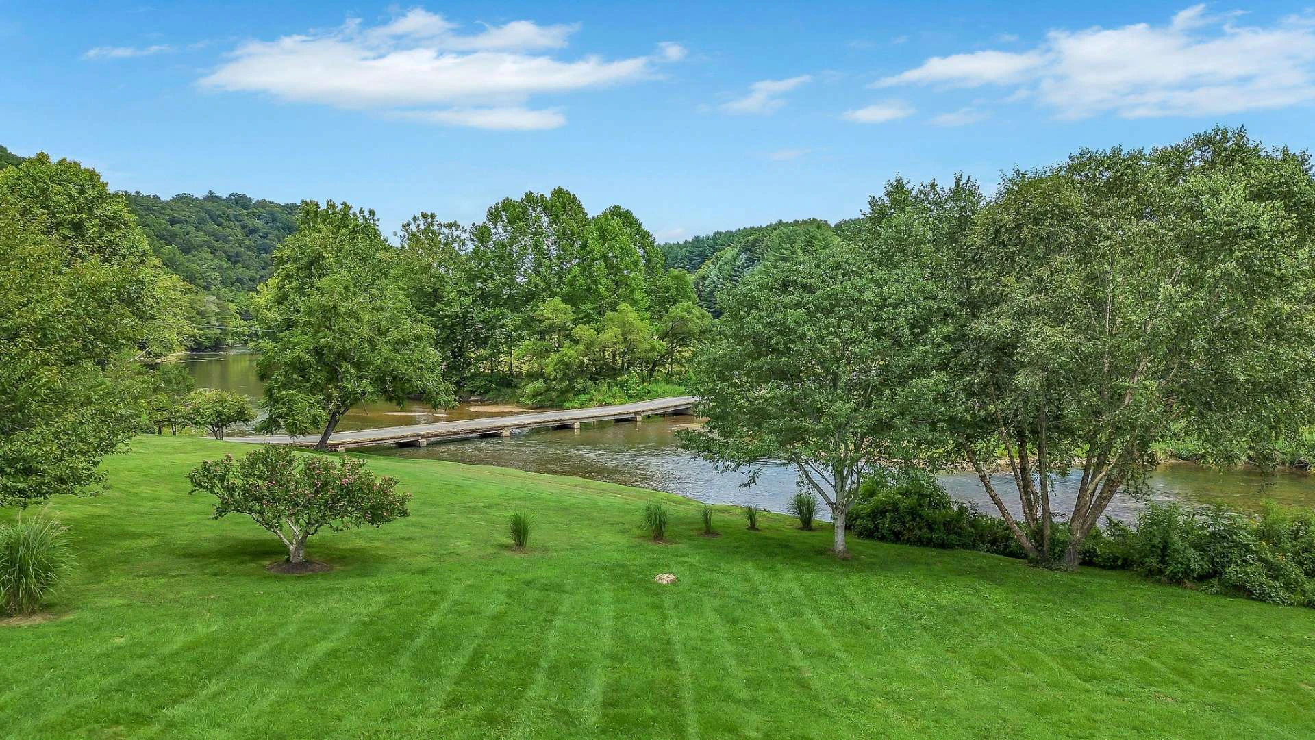 Image number 18 for the current listing
