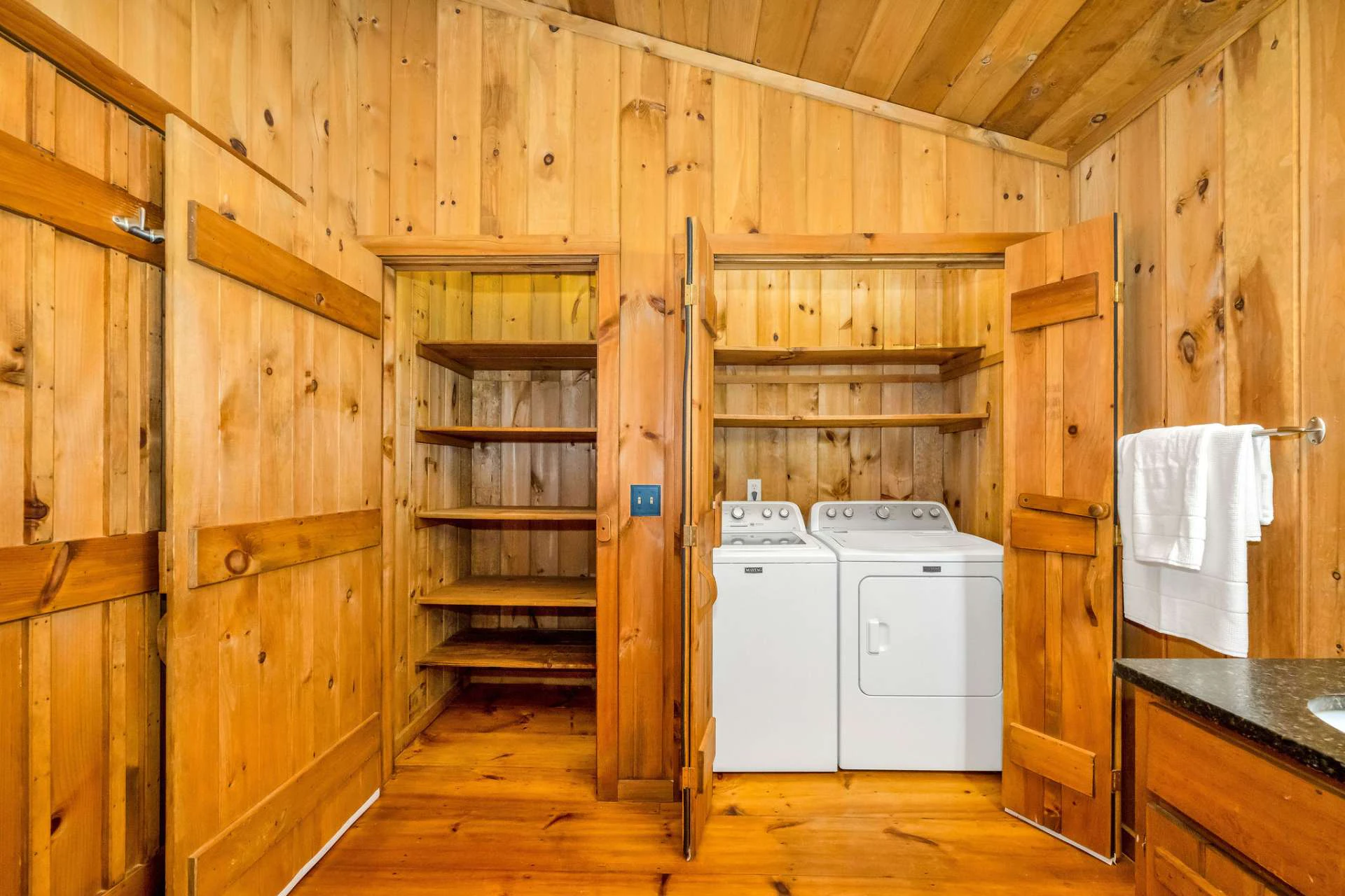 Image number 6 for the current listing