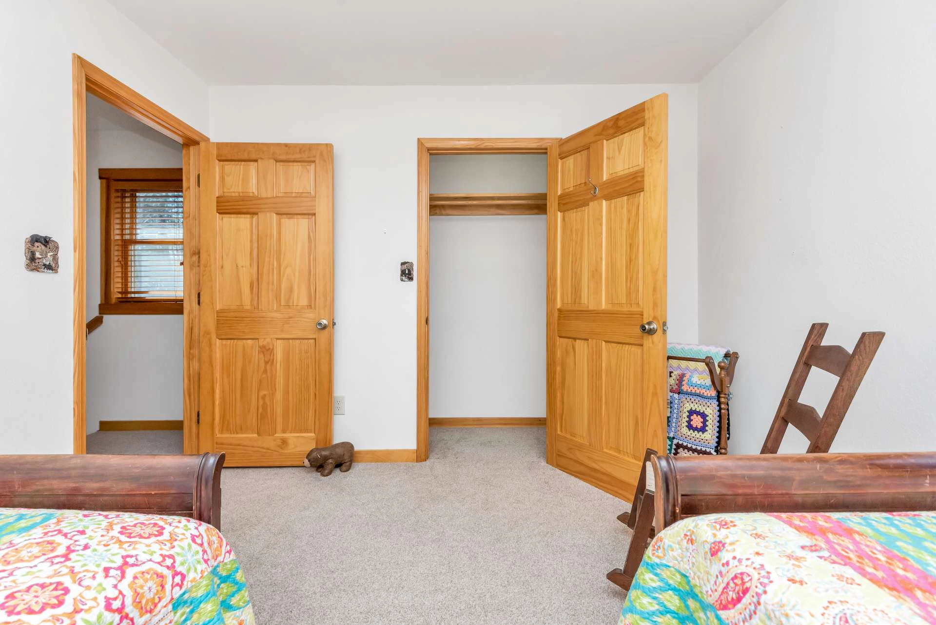 Image number 11 for the current listing