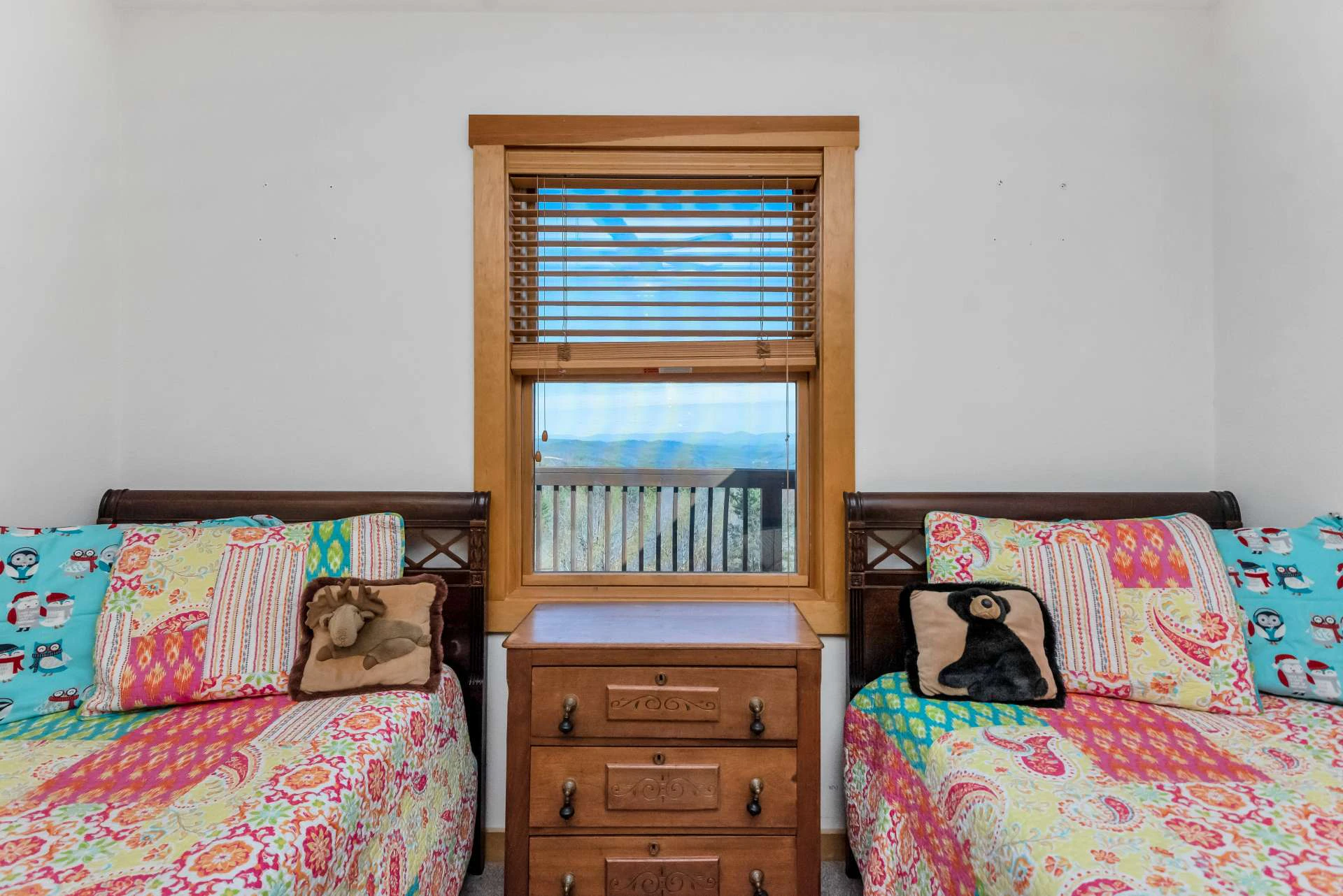 Image number 14 for the current listing