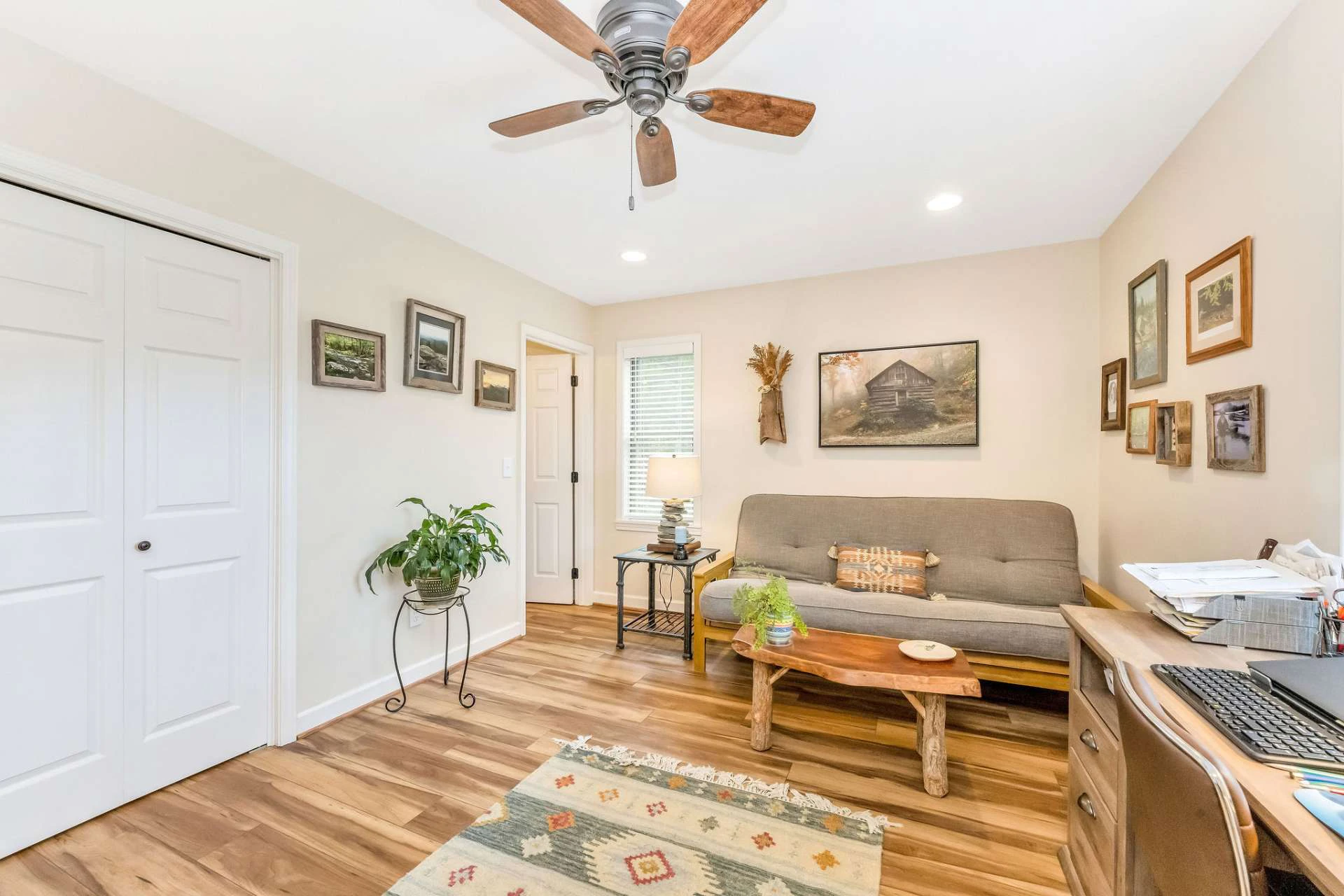 Image number 2 for the current listing