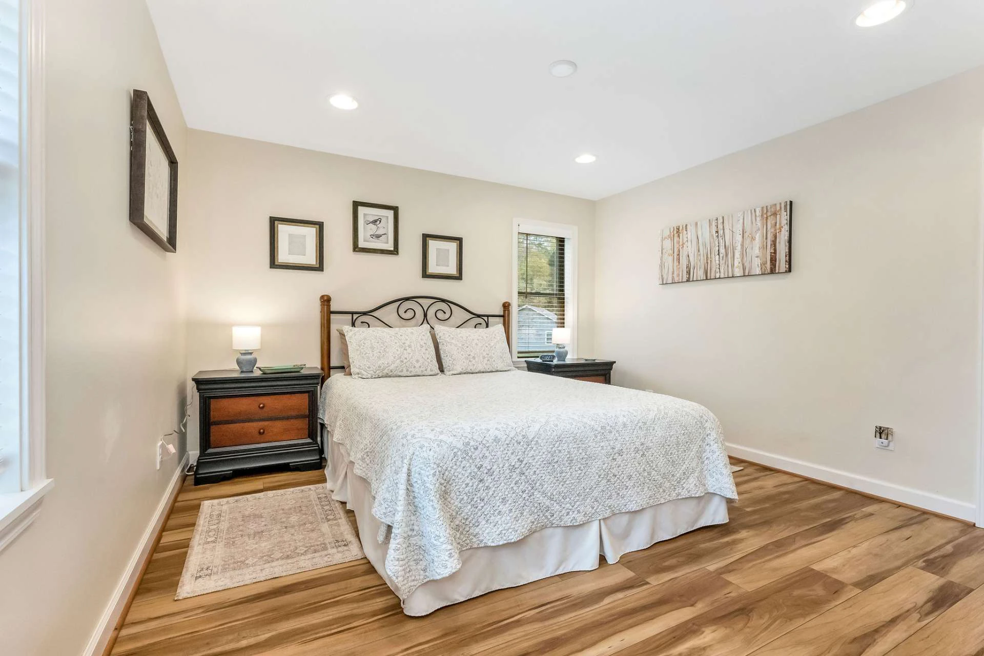 Image number 3 for the current listing