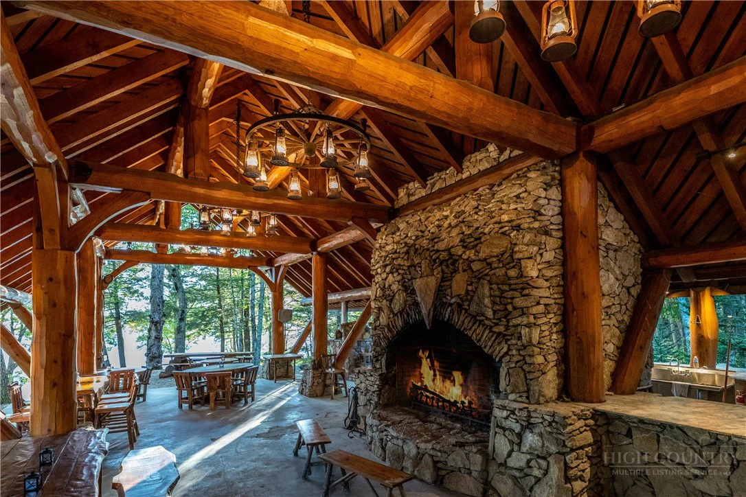 Image number 46 for the current listing