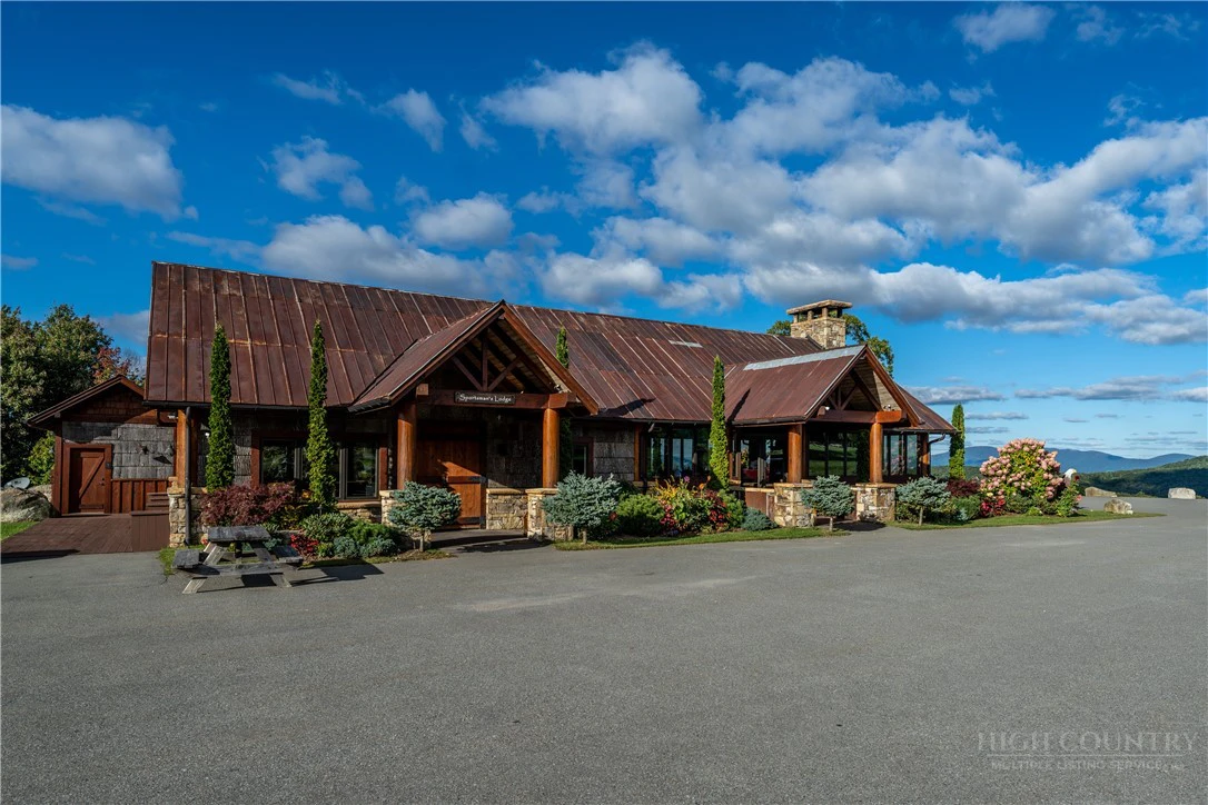 Image number 19 for the current listing