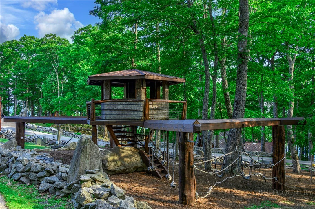 Image number 4 for the current listing