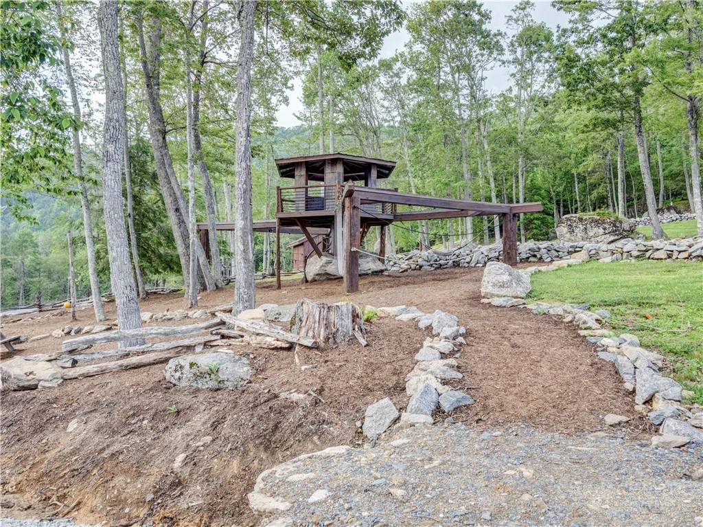 Image number 19 for the current listing