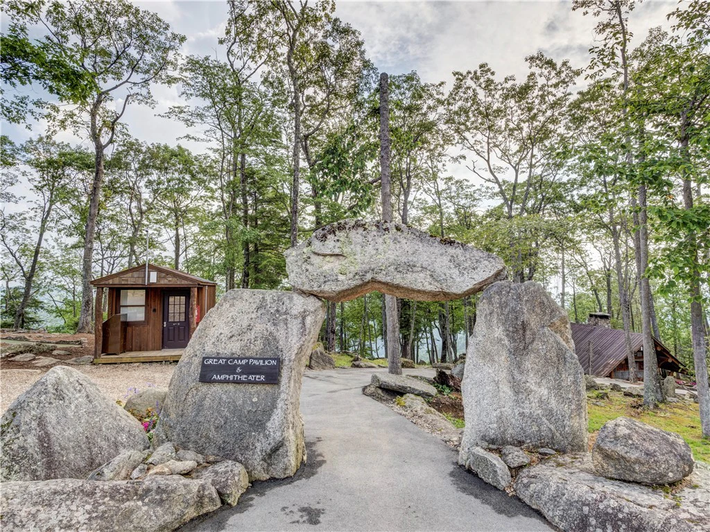 Image number 20 for the current listing