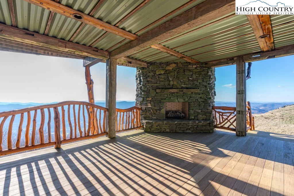 Image number 7 for the current listing