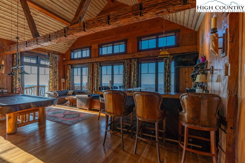Image number 2 for the current listing