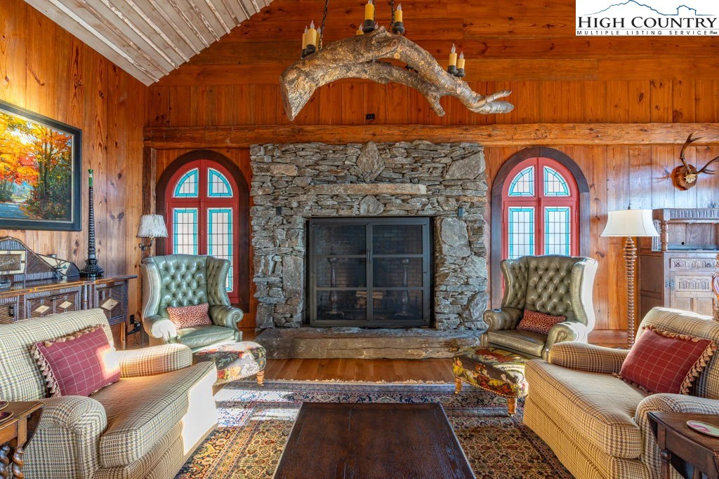 Image number 14 for the current listing