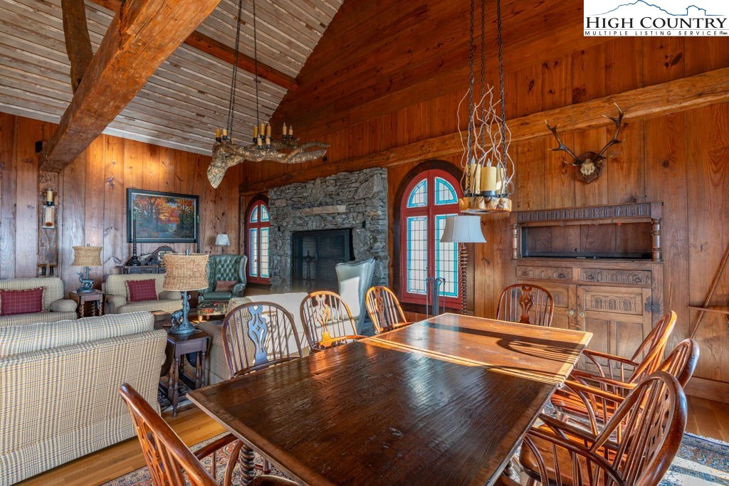 Image number 15 for the current listing