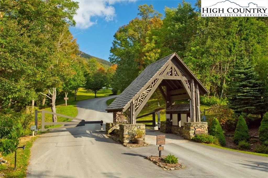 Image number 4 for the current listing
