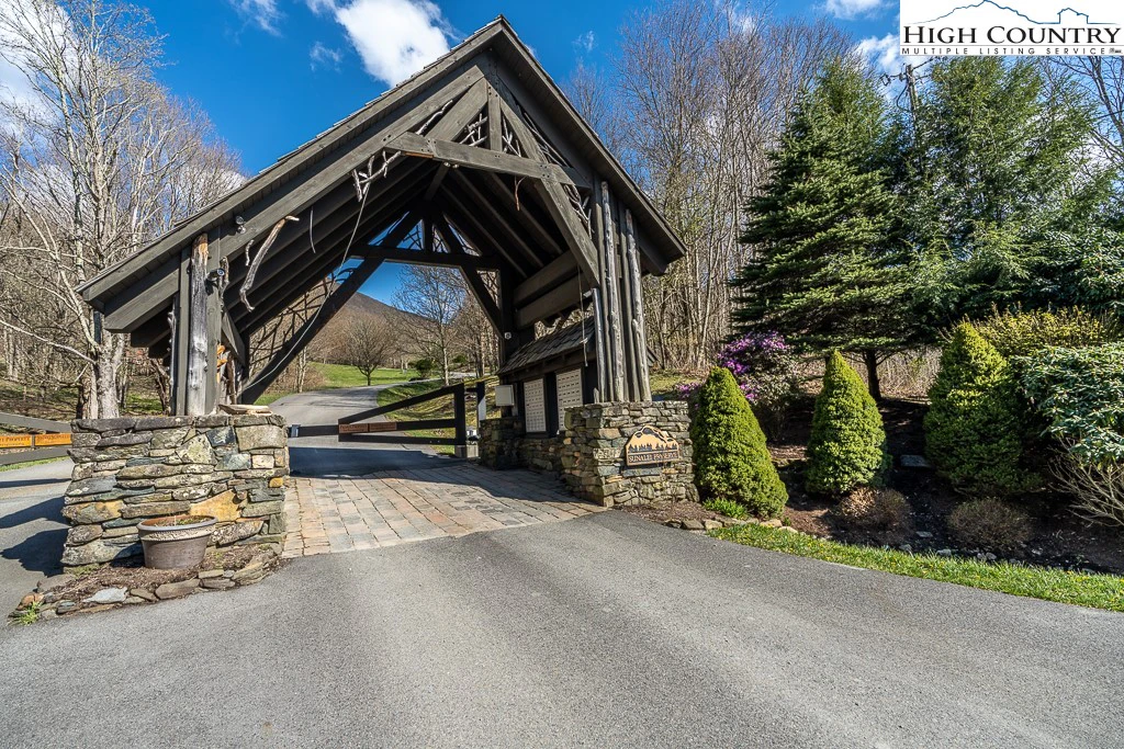 Image number 11 for the current listing