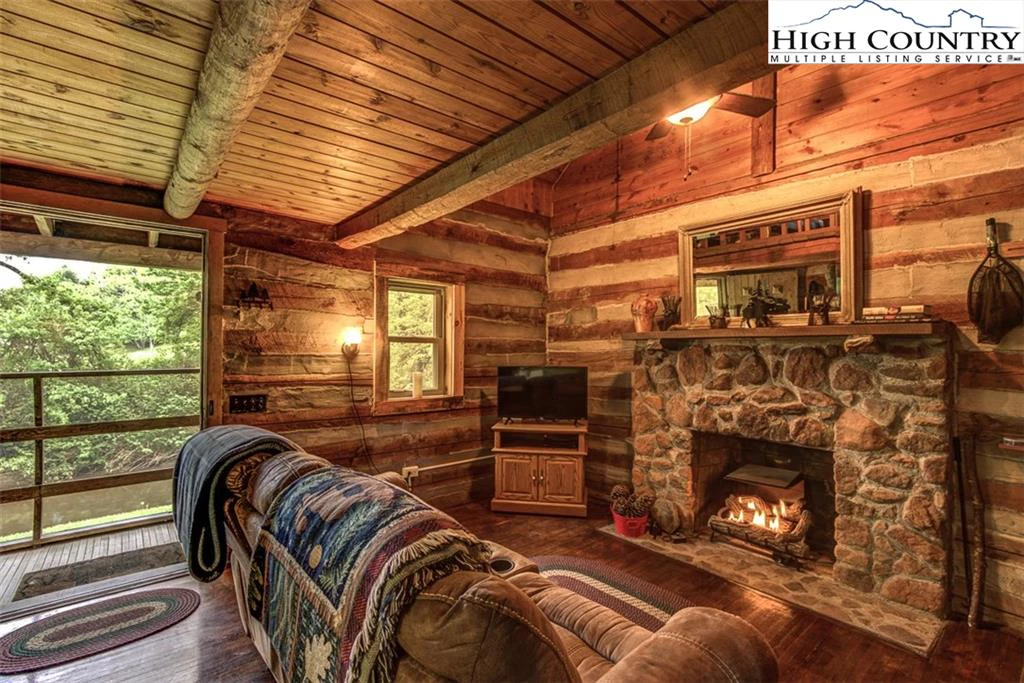 Image number 21 for the current listing