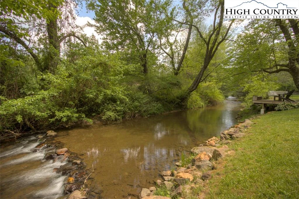 Image number 19 for the current listing