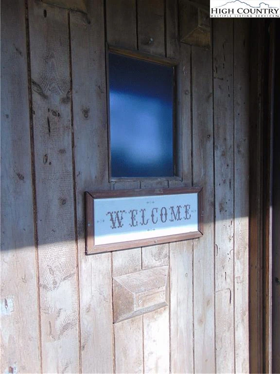 Image number 18 for the current listing