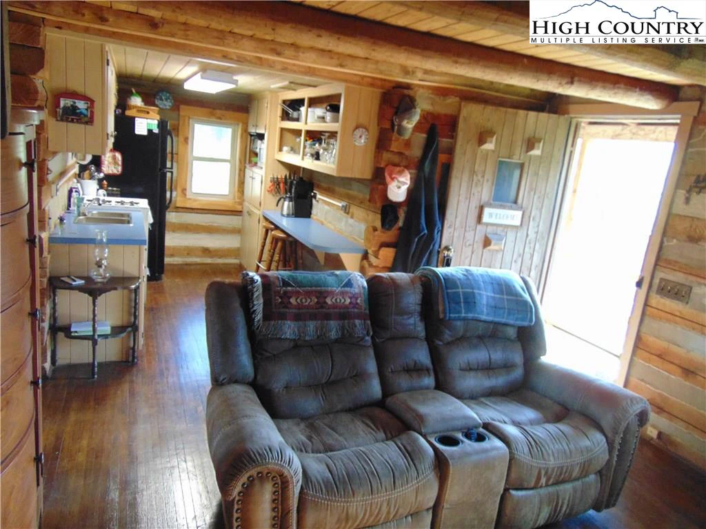 Image number 13 for the current listing