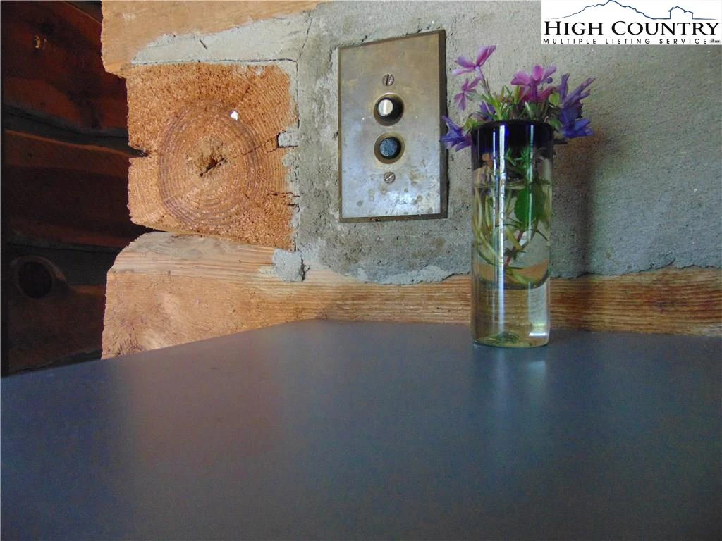 Image number 10 for the current listing