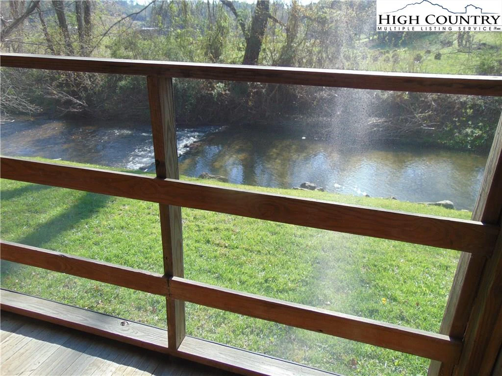 Image number 9 for the current listing