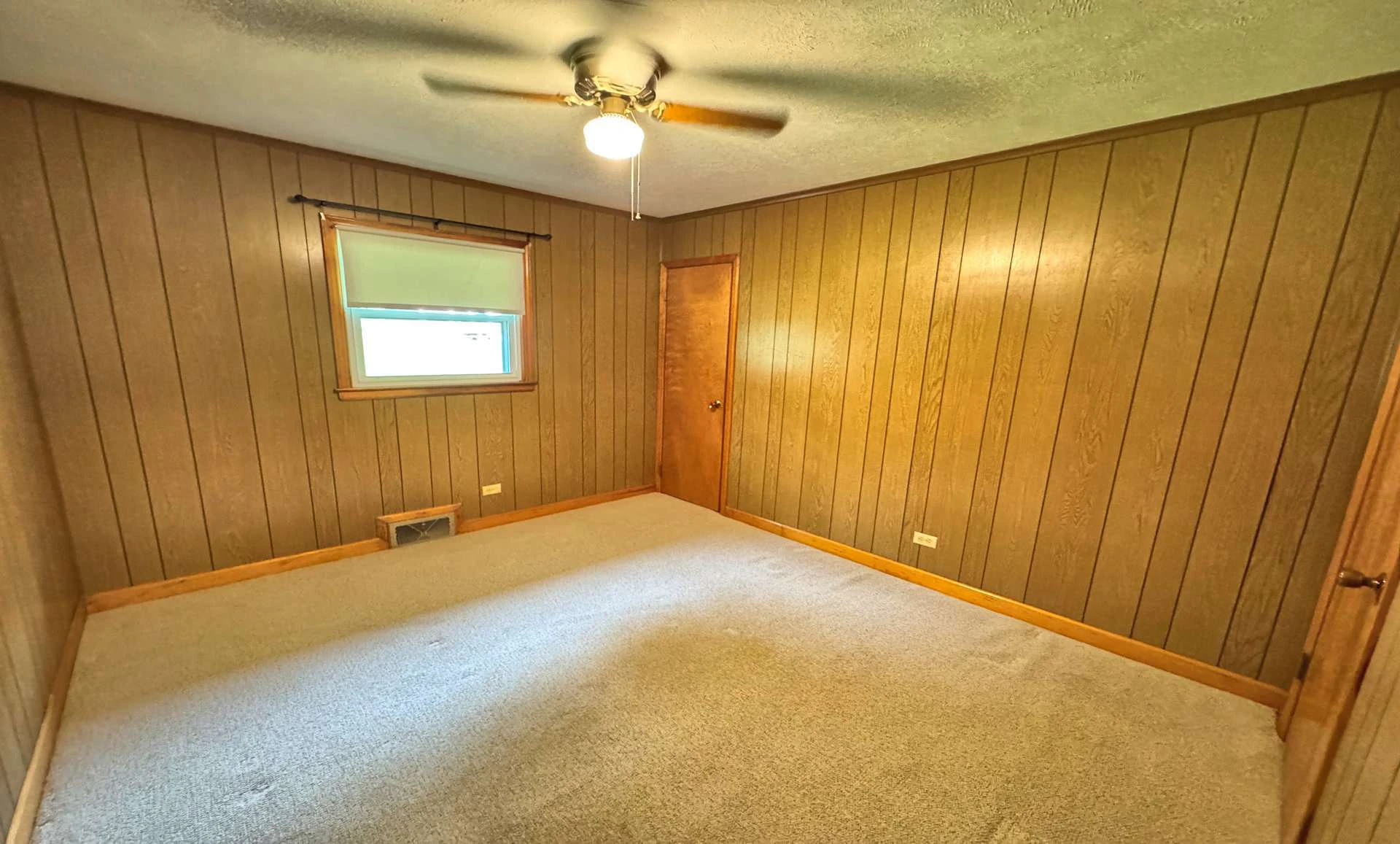 Image number 12 for the current listing