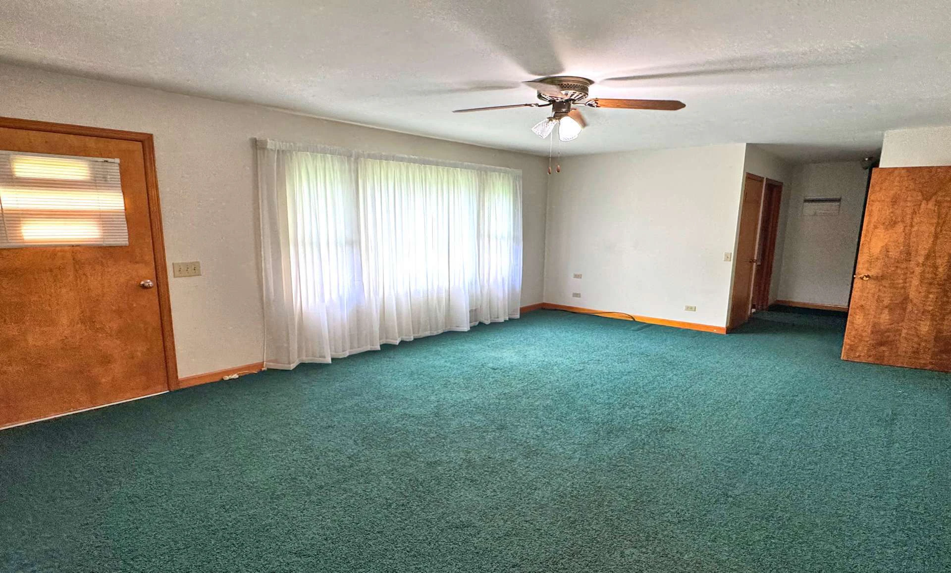 Image number 16 for the current listing