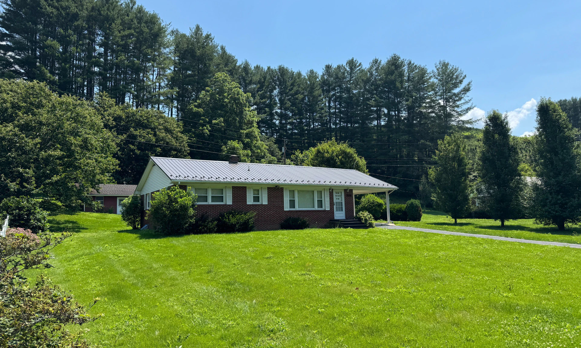 Image number 1 for the current listing