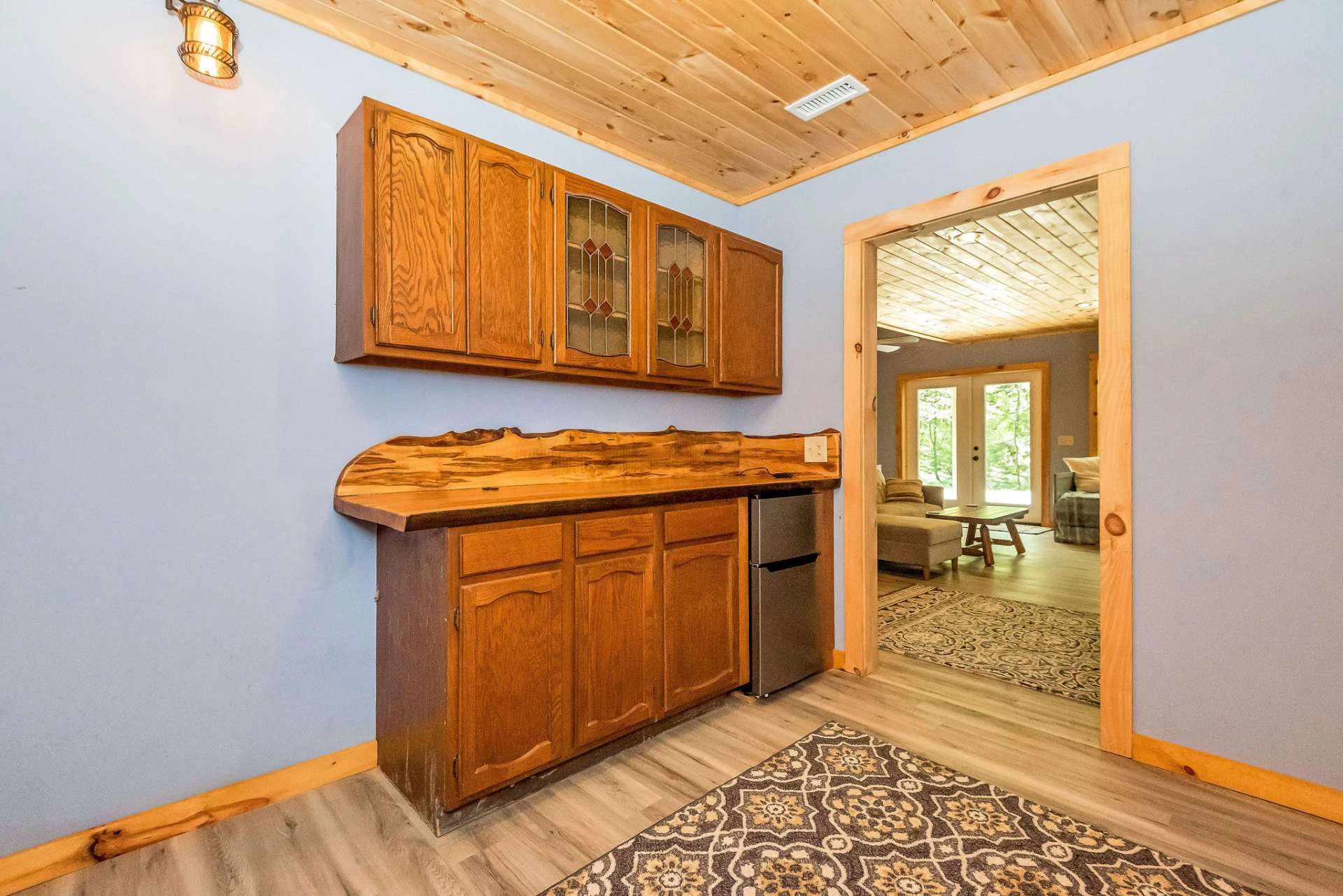 Image number 2 for the current listing
