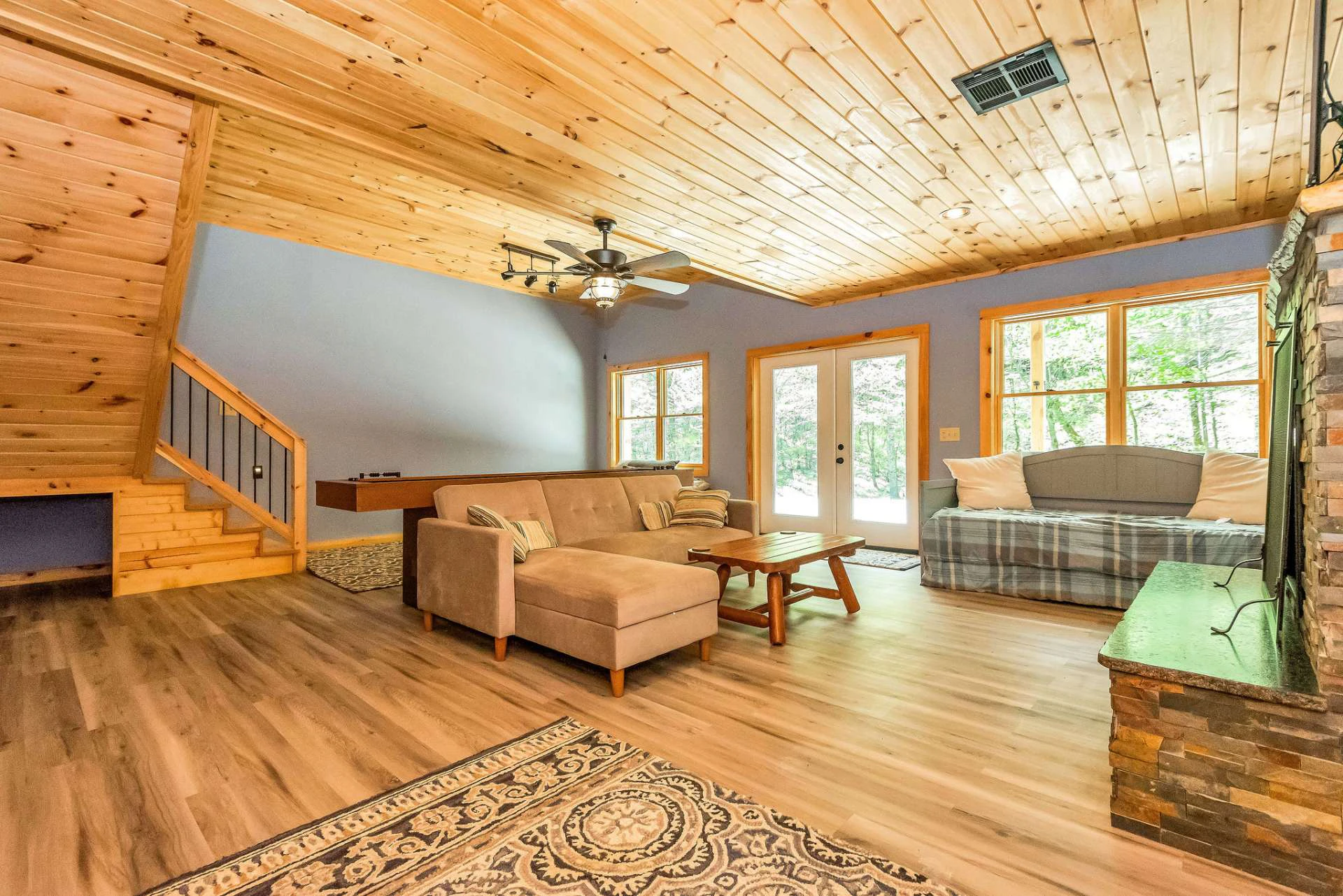 Image number 18 for the current listing