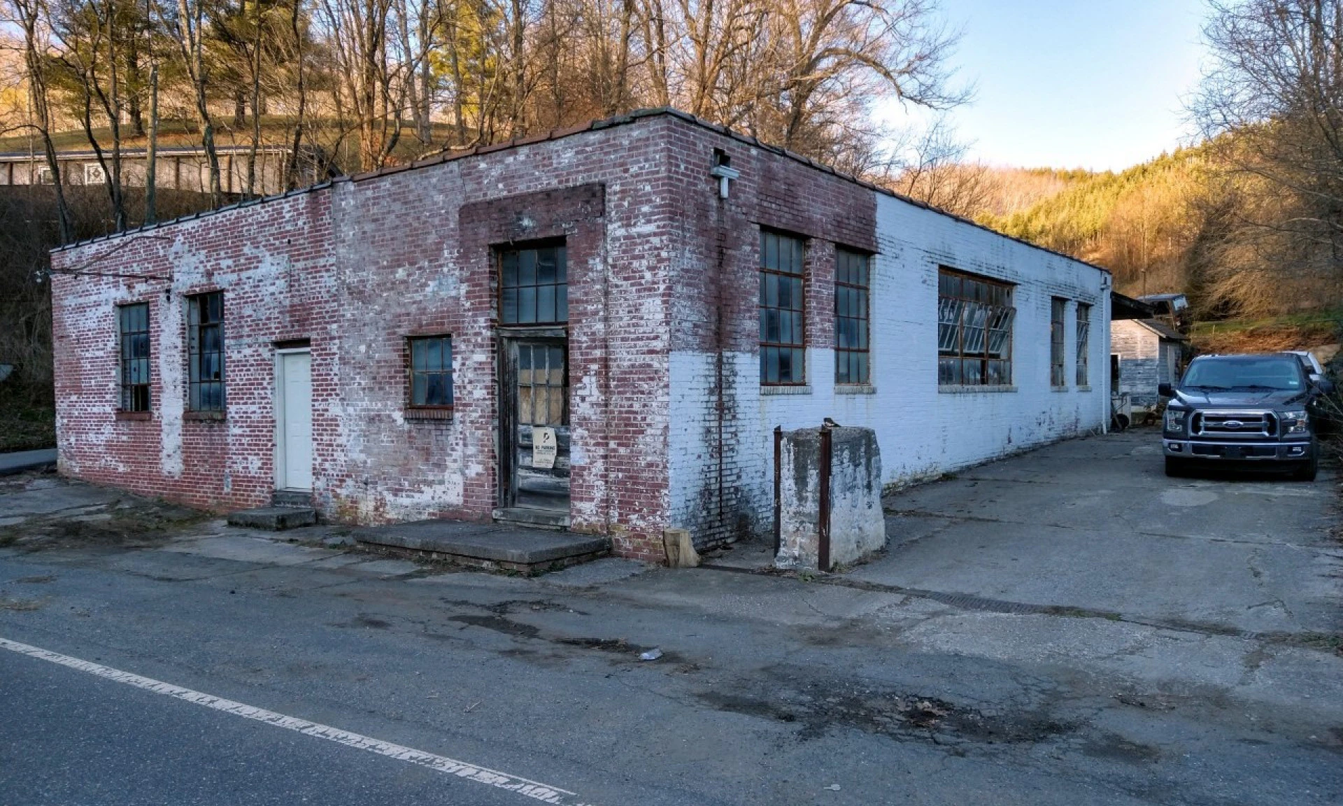 Image number 1 for the current listing