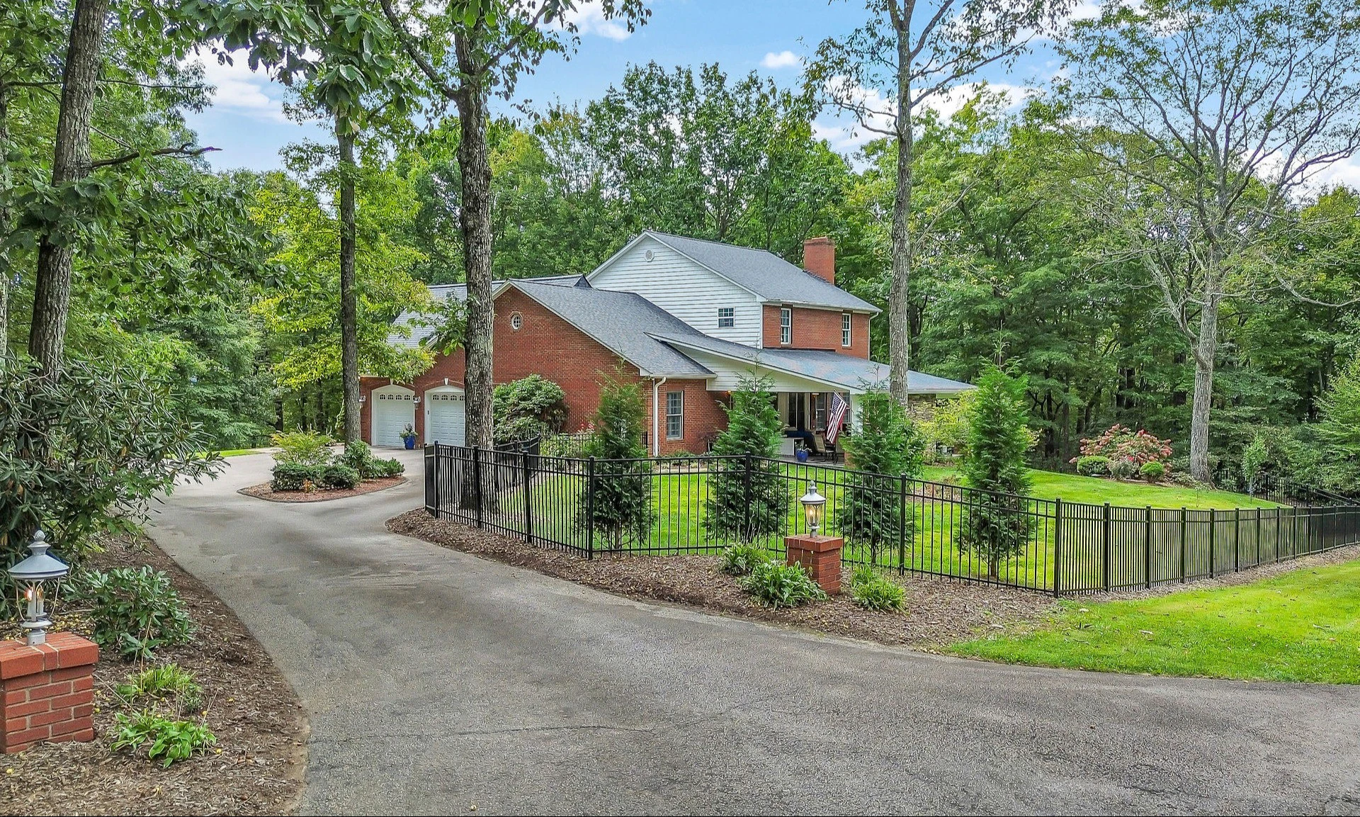 Image number 1 for the current listing